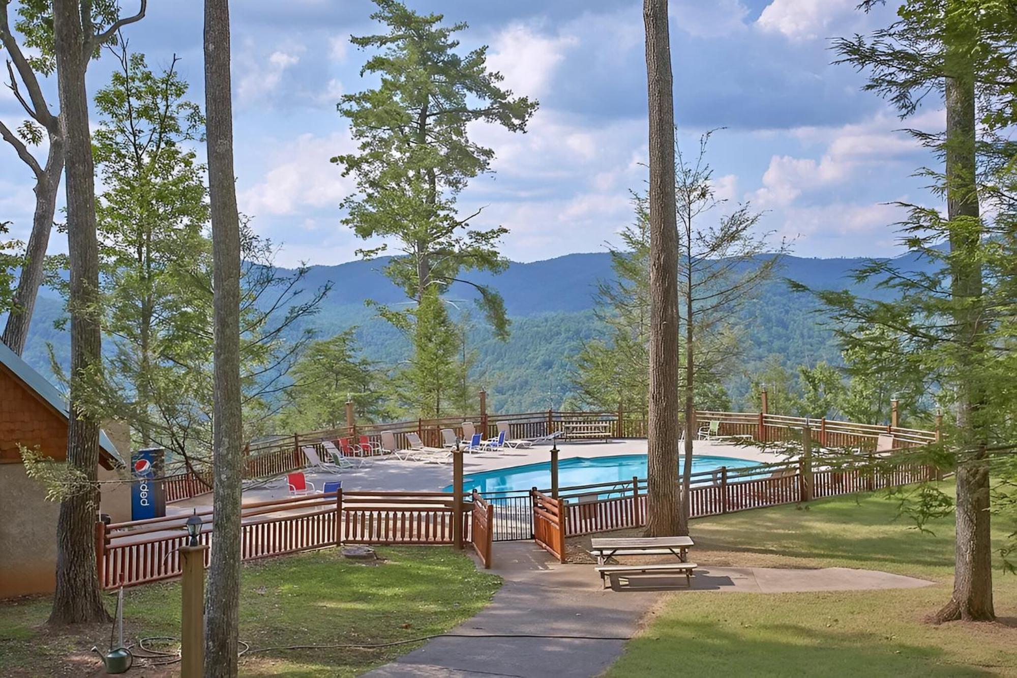 Cabin In A Gated Resort With Seasonal Resort Pool Pigeon Forge Exterior foto